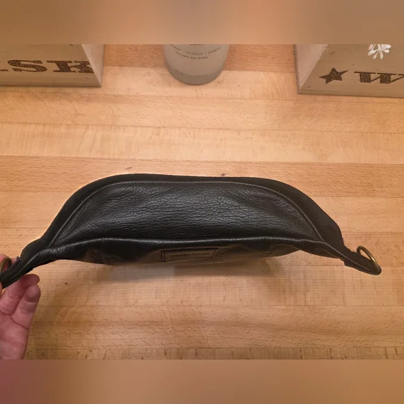 Parker Thatch Cross Your Heart Small Sidekick Sling Bag Black Leather/Suede - Picture 5 of 15